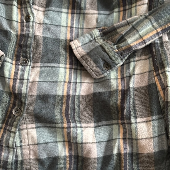 Woolrich Plaid Button-Up Shirt Flannel size Small - Picture 2 of 8